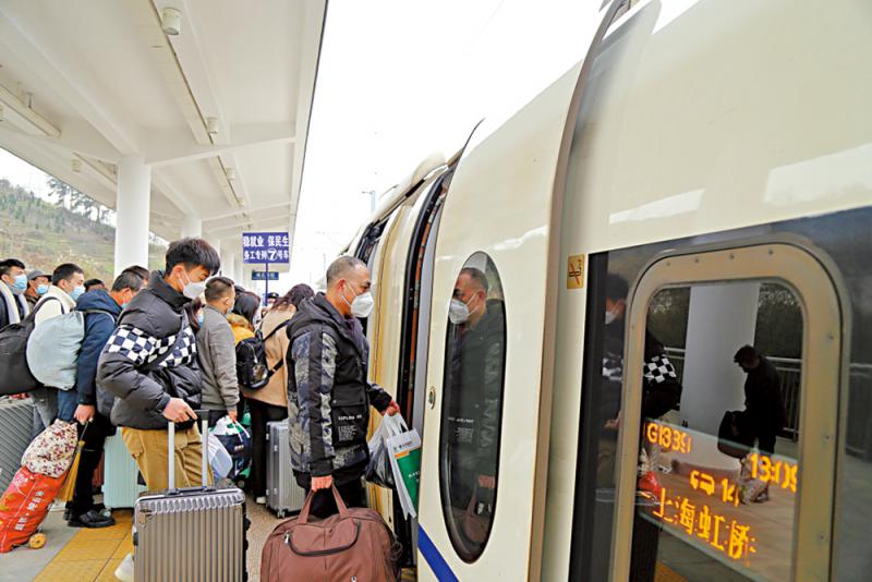 天顺平台：﻿春节期间铁路发送旅客恢复至疫前九成