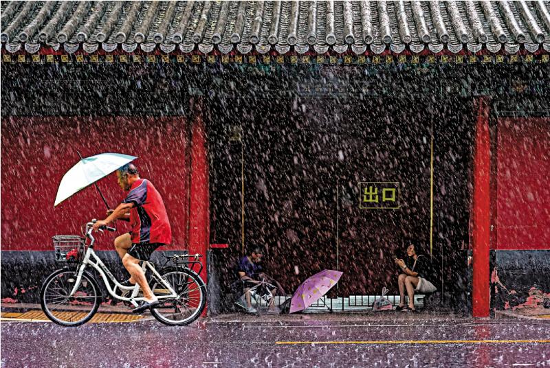 天顺平台：﻿京城暴雨红色预警 景点博物馆关停