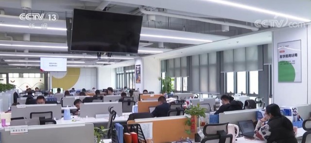 我國軟件產業規模突破10萬億元大關 應用軟件服務引領增長新篇章